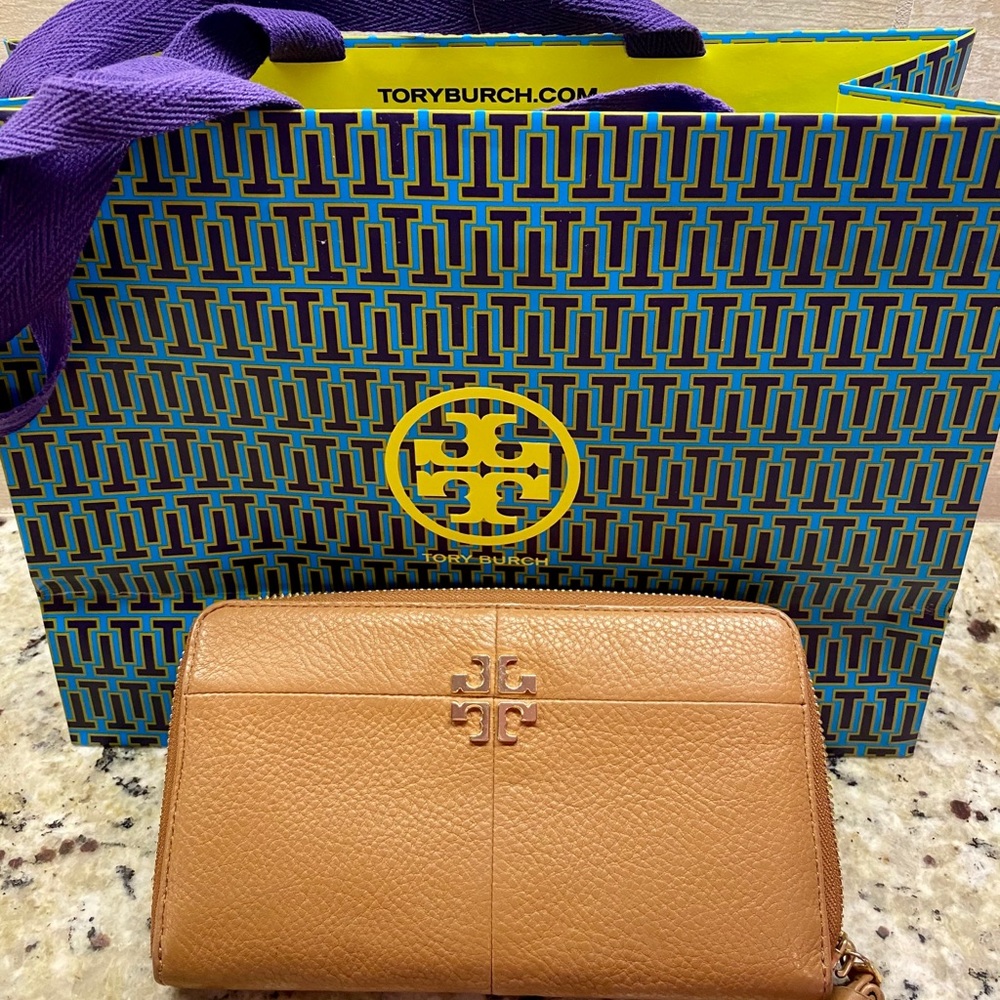 Tory Burch Miller Logo Pebbled Leather Zip Wallet